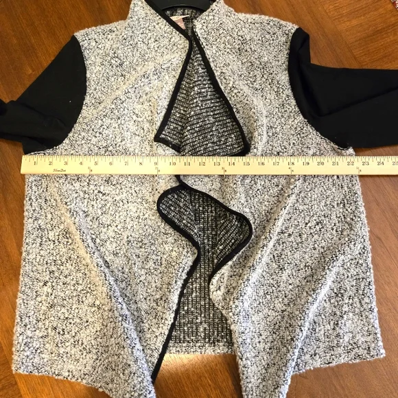 Roz & Ali Black& White Open Draped Cardigan Size XL - Picture 9 of 10